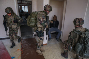 France, Toulouse, 2017-11-30. On operation Sentinelle, legionnaires of the 2nd Foreign Parachute Regiment patrol the str