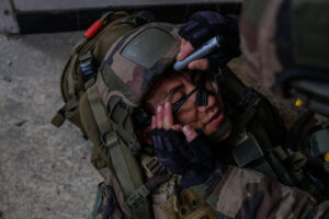France, Toulouse, 2017-11-30. On operation Sentinelle, legionnaires of the 2nd Foreign Parachute Regiment patrol the str