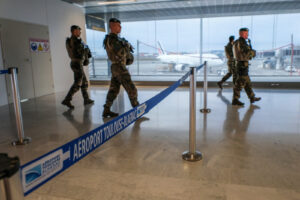 France, Toulouse, 2017-12-01. On operation Sentinelle, legionnaires of the 2nd Foreign Parachute Regiment patrol the str