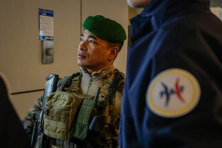 France, Toulouse, 2017-12-01. On operation Sentinelle, legionnaires of the 2nd Foreign Parachute Regiment patrol the str