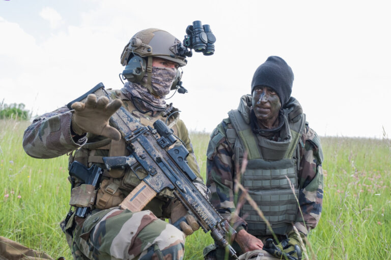 France, Caylus, 2018-05-23. The BFM TV journalist Thomas Misrachi trains with the paratroopers of the French 11th parach