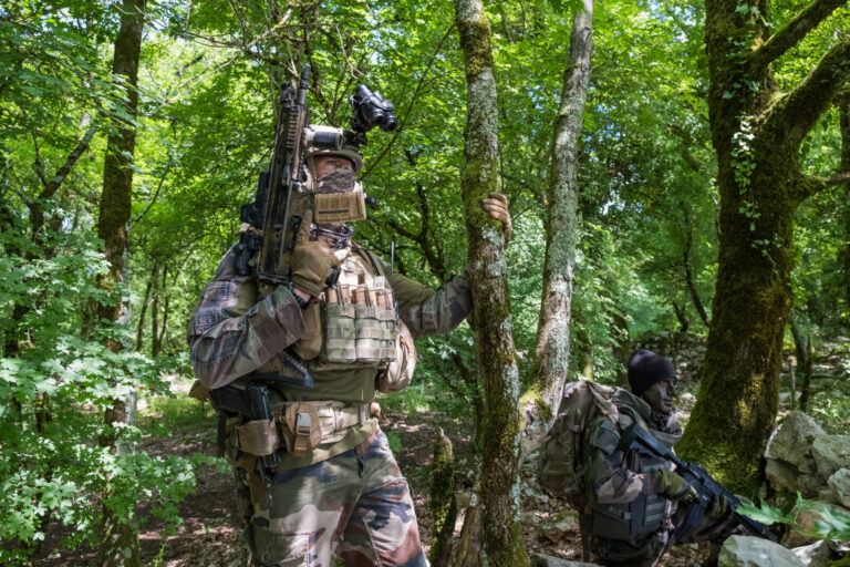 France, Caylus, 2018-05-23. The BFM TV journalist Thomas Misrachi trains with the paratroopers of the French 11th parach