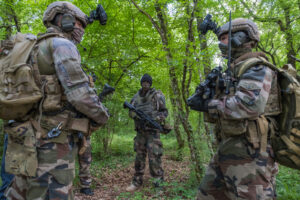 France, Caylus, 2018-05-23. The BFM TV journalist Thomas Misrachi trains with the paratroopers of the French 11th parach