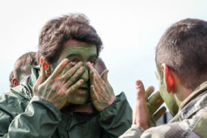 France, Toulouse, 2018-02-07. The BFM TV journalist Thomas Misrachi trains with the paratroopers of the French 11th para