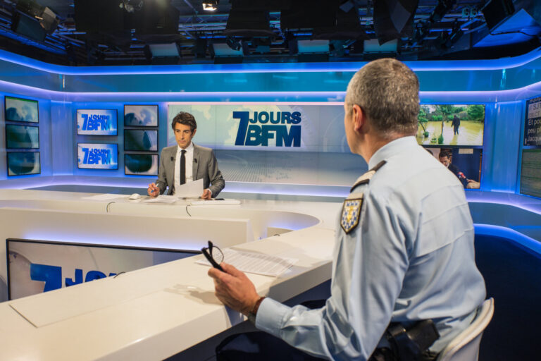 France, Paris, 2018-06-16. The BFM TV journalist Thomas Misrachi trains with the paratroopers of the French 11th parachu