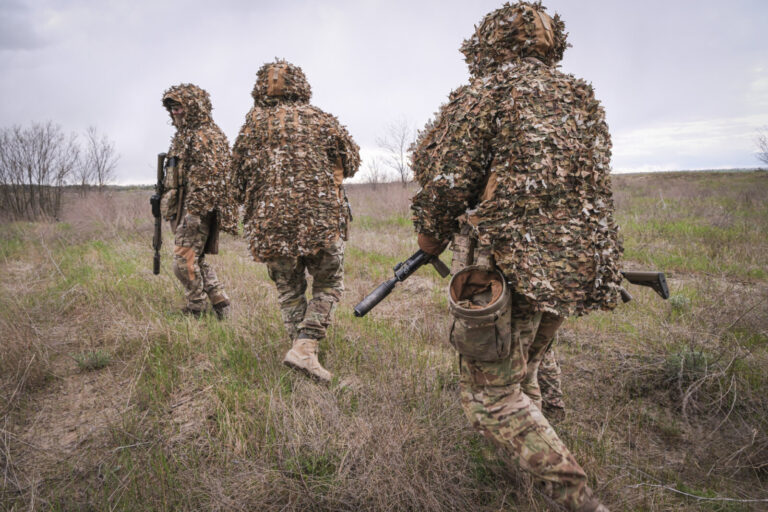 Ukraine, Pavlograd, 2026-04-24. Operators of the Omega special forces regiment of the Ukrainian National Guard train on 