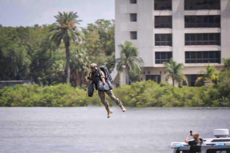 USA, Tampa, 2026-05-19. At SOF Week 2026, American special operations forces and defense industry leaders present the te